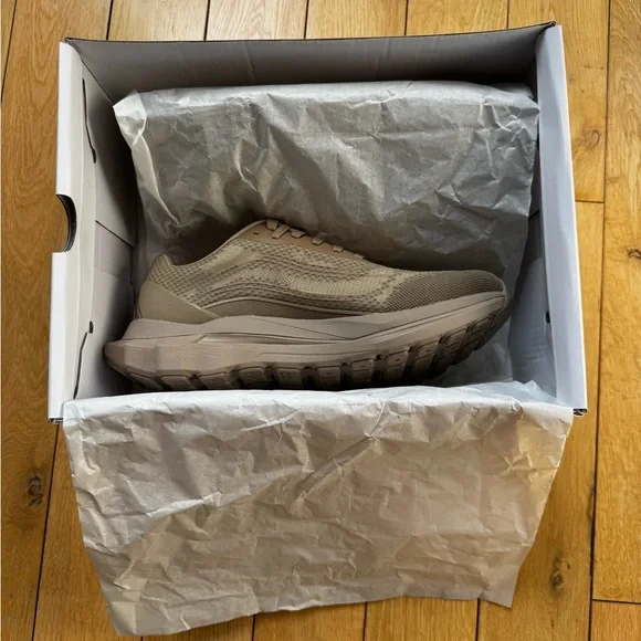 ALO Yoga Women’s Runner Sneaker in Gravel - Picture 8 of 9